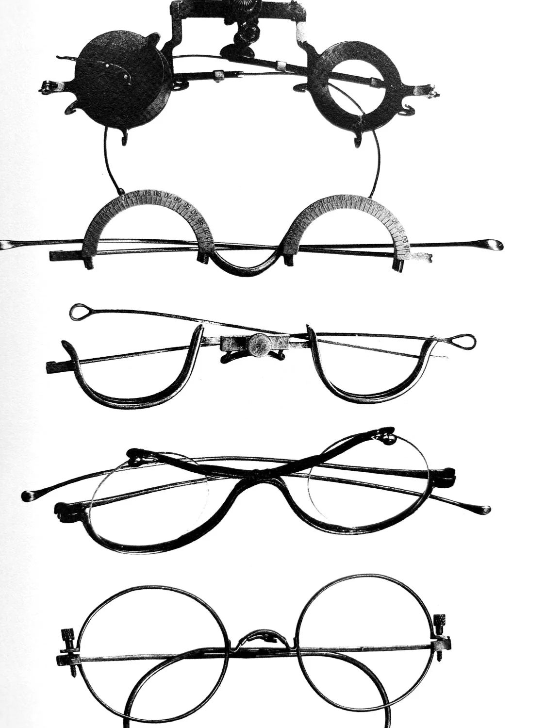 3000 days of archives related to the optics and glasses frame industry - Image 17