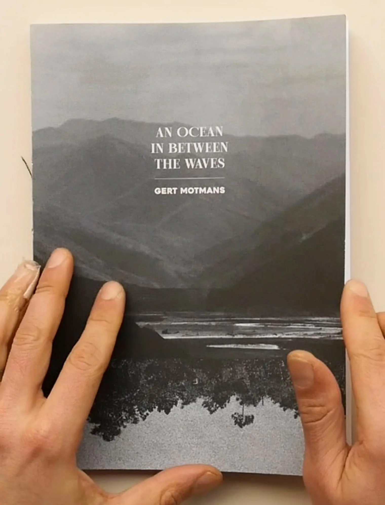An ocean in between the waves by Gert Motmans