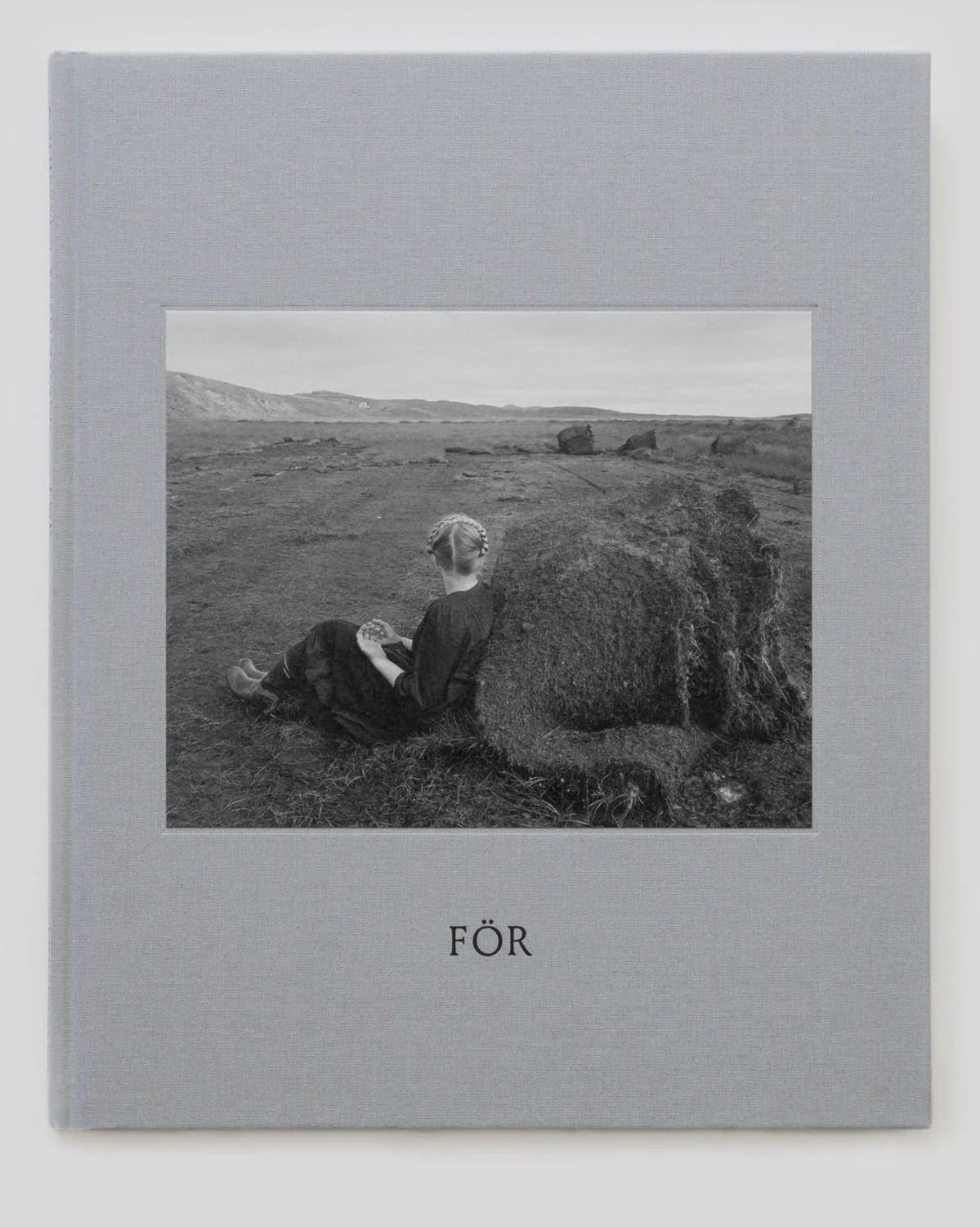 För by Agnieszka Sosnowska